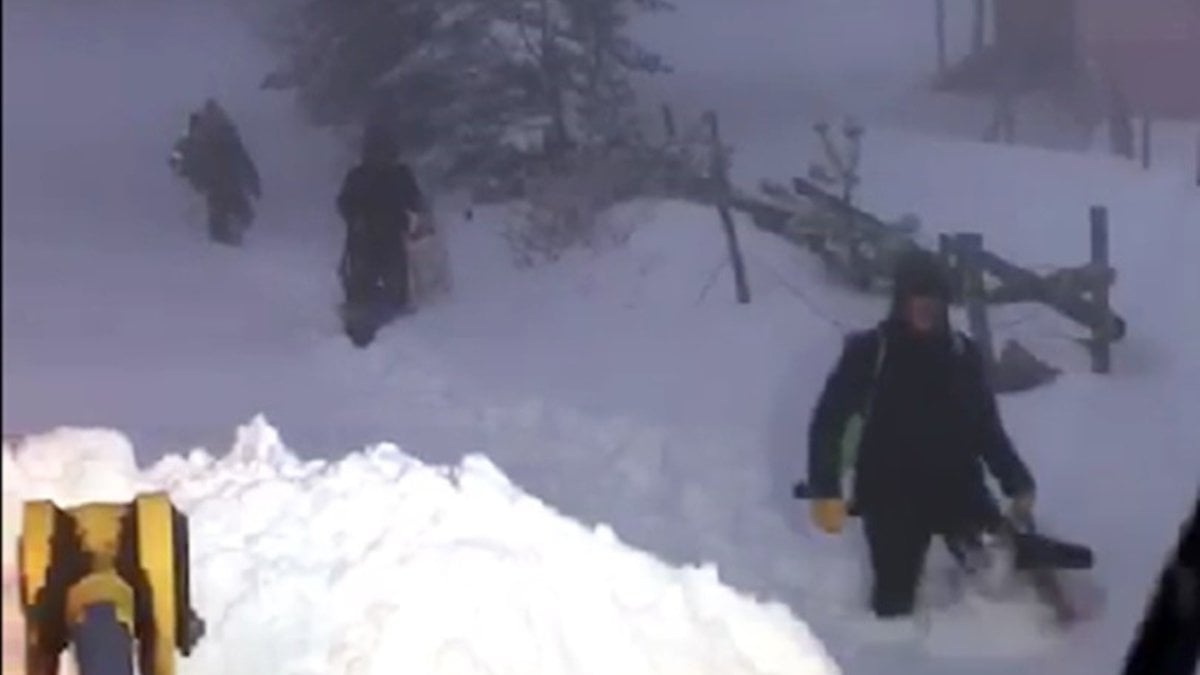 Trabzon’da kar aniden bastırdı! 8 kişilik aile evlerinde mahsur kaldı