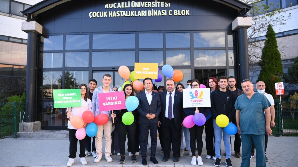 Tuzla Belediye Başkanı Şadi Yazıcı, lösemili çocukları unutmadı