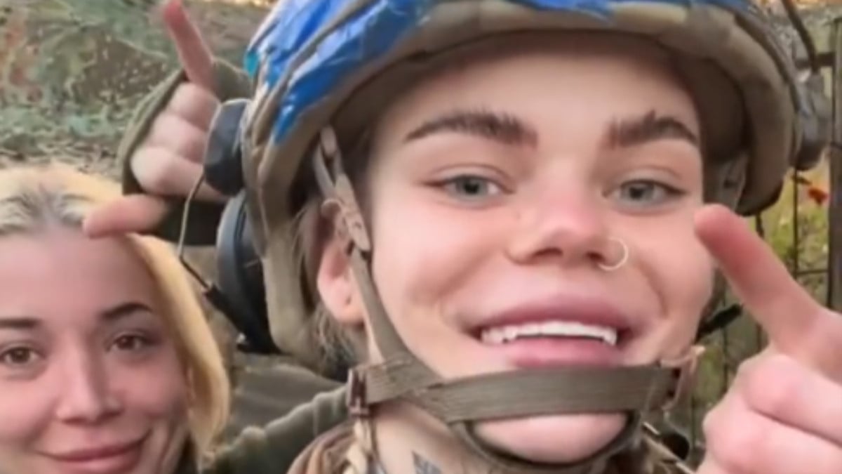 Ukraynalı kadın askerler cephede görüntülendi