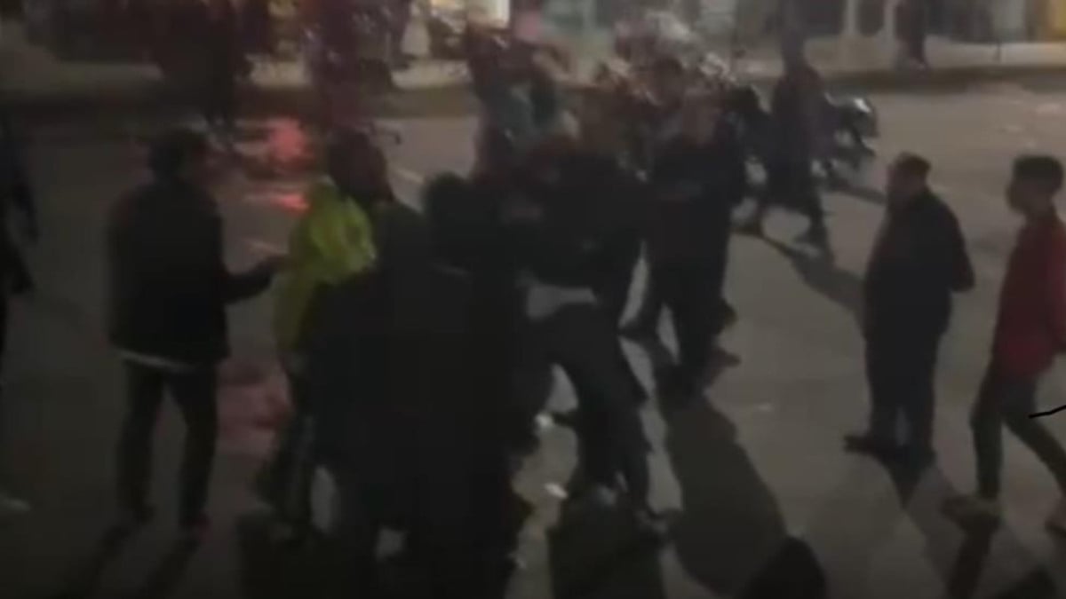 Uşak’ta otomobil sürücüsü otobüs şoförüne saldırmaya çalıştı