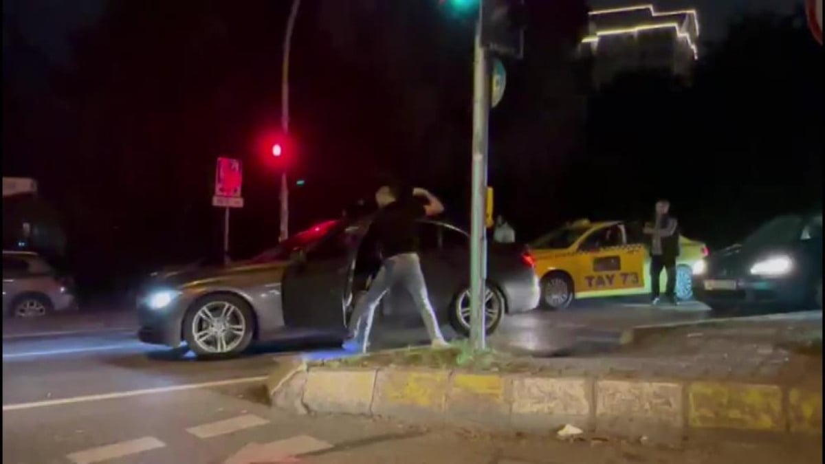 Üsküdar’da taksiciyle sürücünün yol verme kavgası