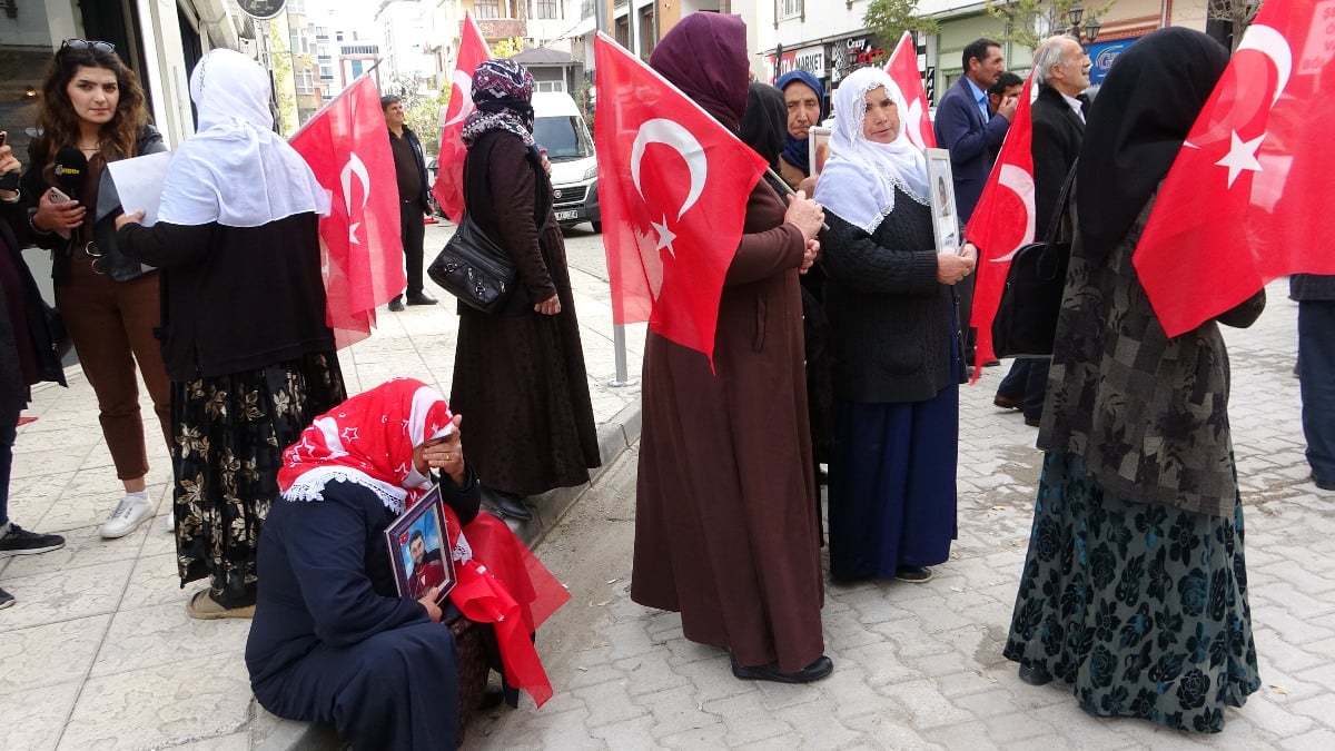 Van’da evlat nöbeti tutan anne: İsrail neyse HDP’de o!