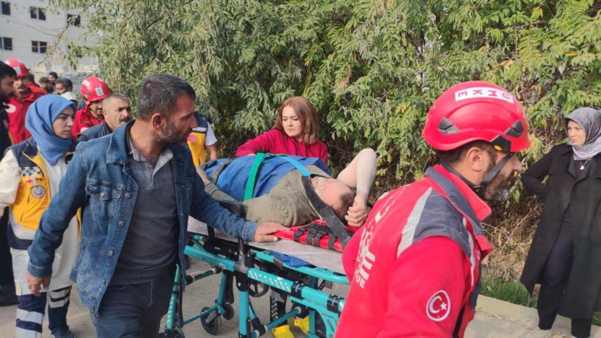 Van’da korkunç kaza! İnşaat balkonu çöktü
