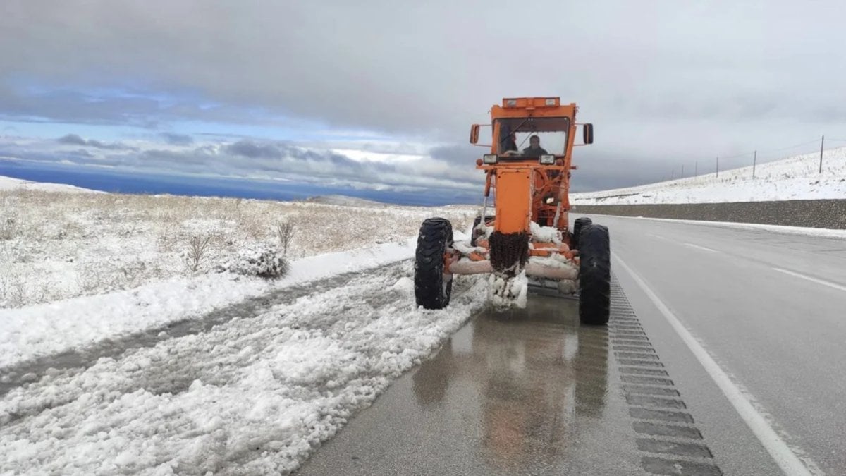Van’da yoğun kar: 142 yol ulaşıma kapandı