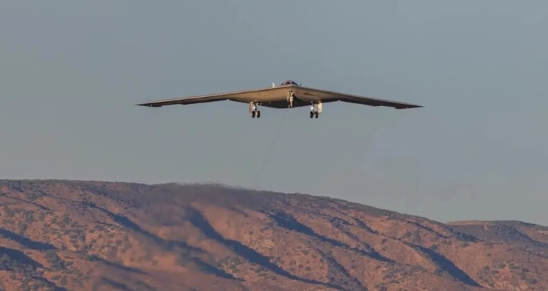 Yeni nükleer hayalet bombardıman uçağı B-21 Raider ilk kez havalandı