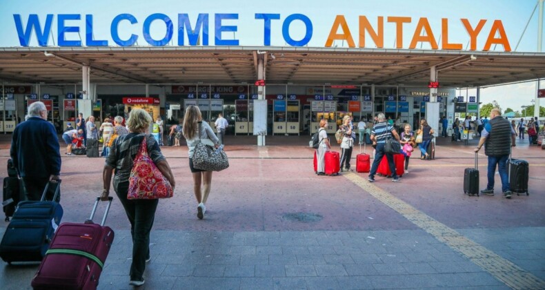 2023 Antalya’nın yılı oldu! Turizmde rekor üstüne rekor…