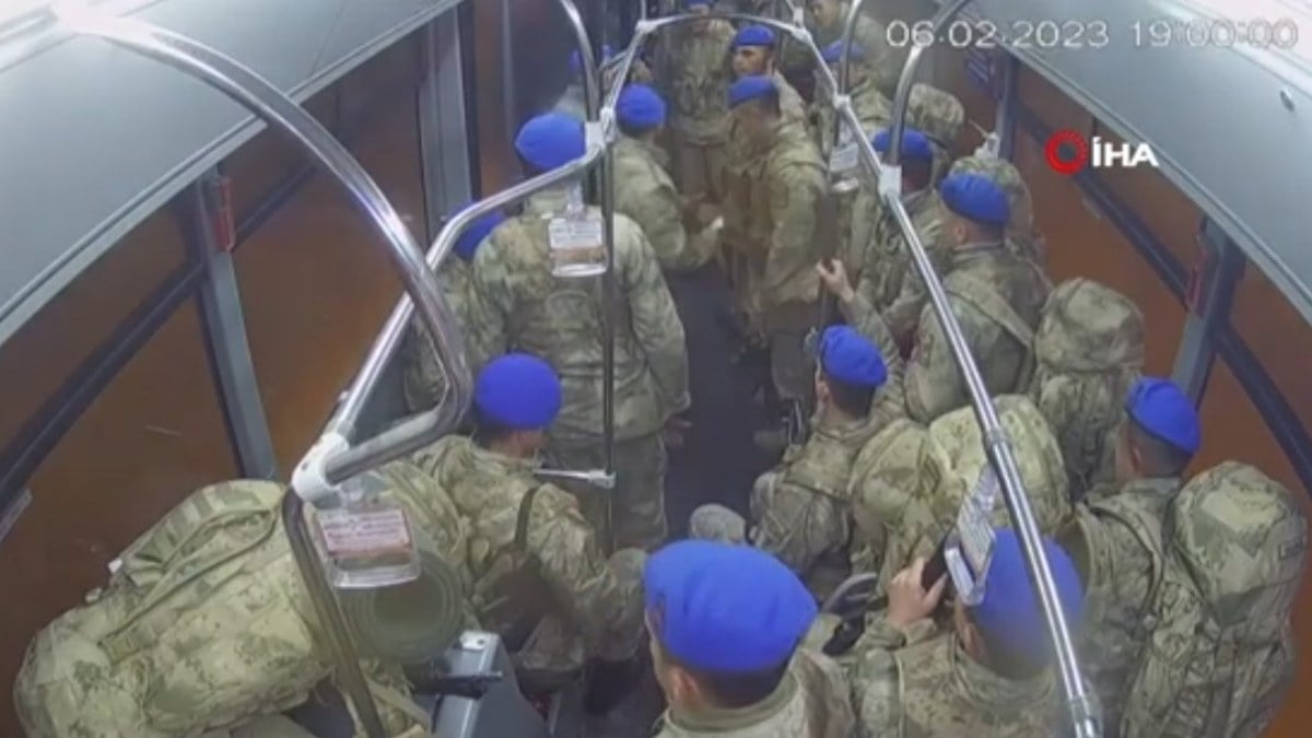 6 Şubat depremlerinin ardından askerlerin Adıyaman’a geldiği görüntüler ortaya çıktı