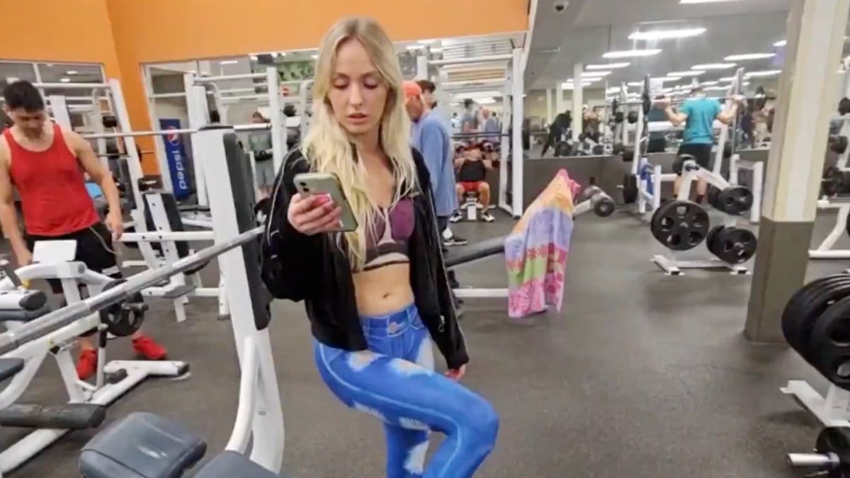 ABD’li fenomen, çıplak vücuduna boyadan tayt yaptırdı! Spor salonundan kovuldu…