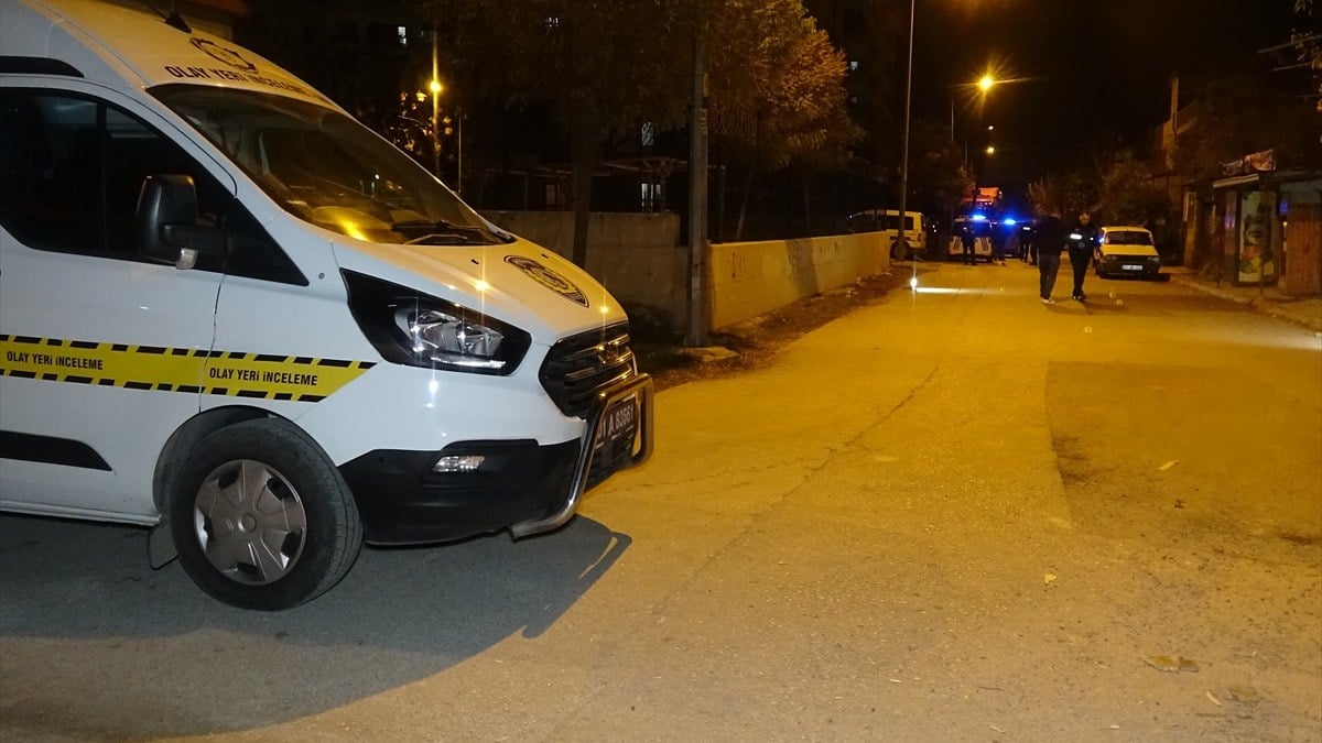 Adana’da baba ve oğlu silahlı saldırıya uğradı: 1 ölü