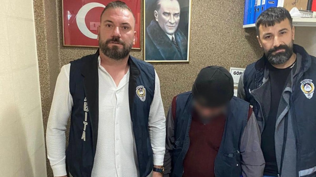 Adana’da dilencinin üzerinden 9 bin lira çıktı