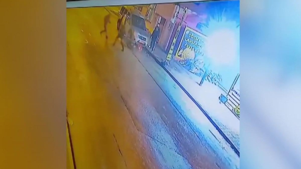 Adana’da yola atlayan genci uyaran motosikletli bıçaklandı