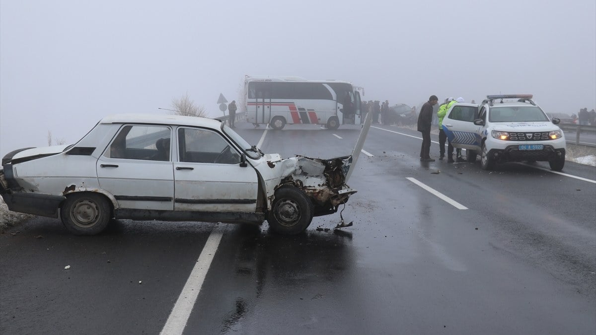 Ağrı’da can pazarı! Zincirleme trafik kazasında 19 kişi yaralandı