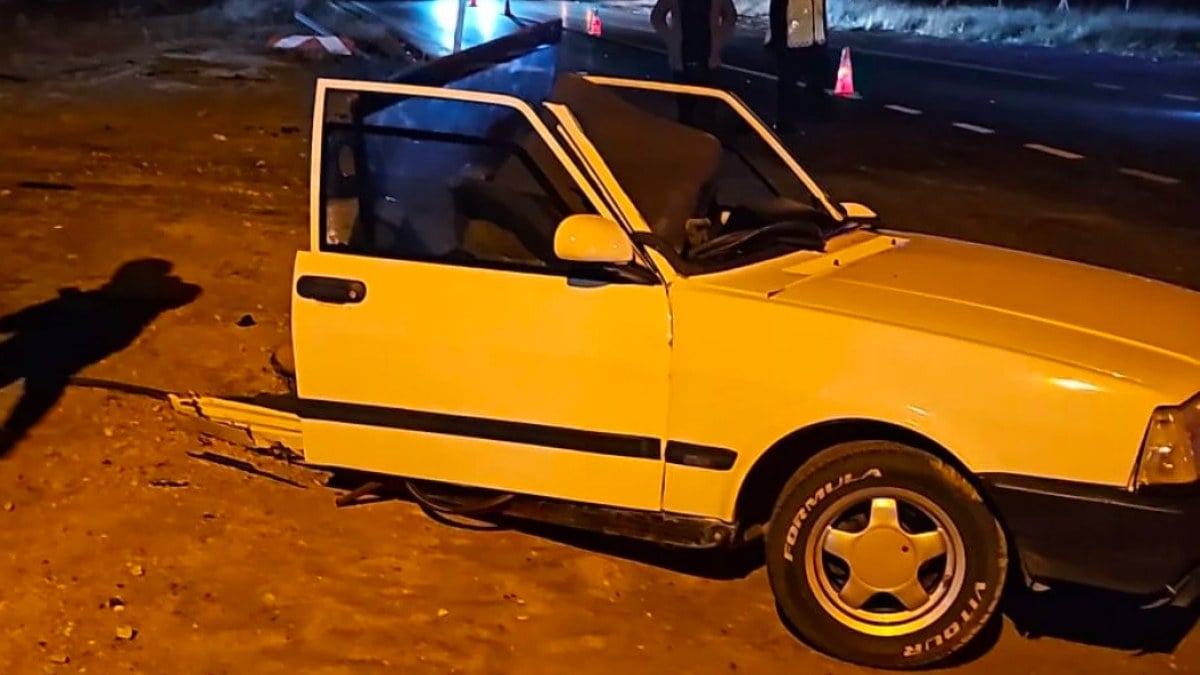 Aksaray’da kamyonetle çarpışan otomobil ikiye ayrıldı: 5 yaralı