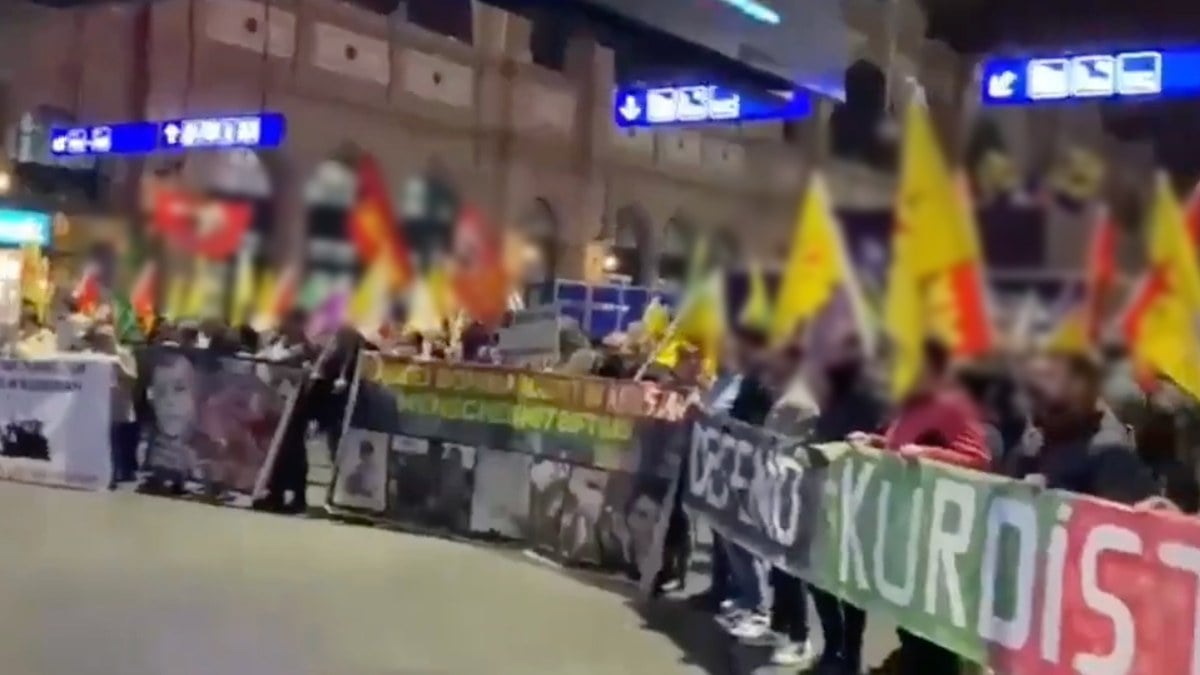Almanya ve İsviçre’de PKK yandaşları paçavralarla sokağa çıktı