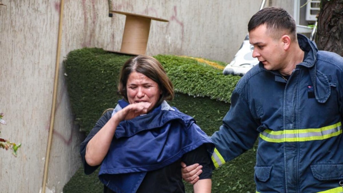 Antalya’da evi yandı: Gözyaşlarına hakim olamadı….