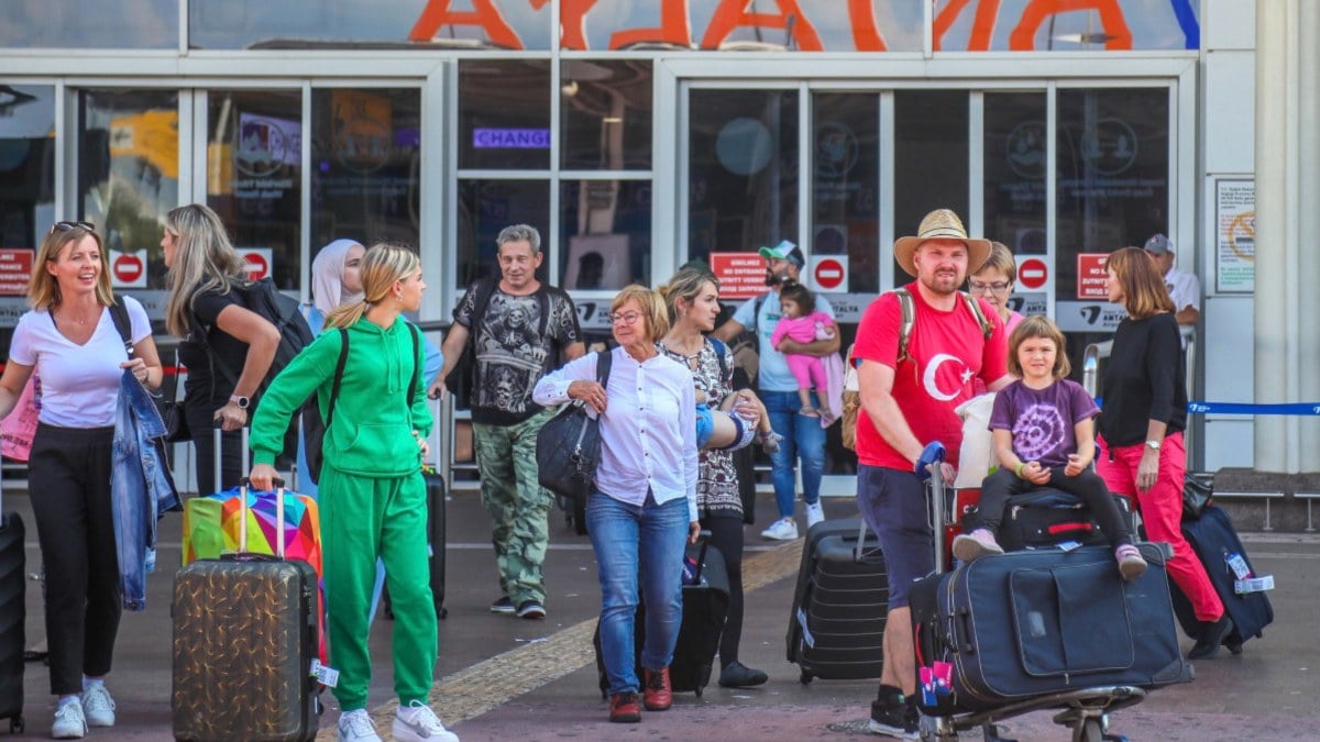 Antalya’da yılbaşı haftasında yeni rekor: 121 bin 139 turist geldi