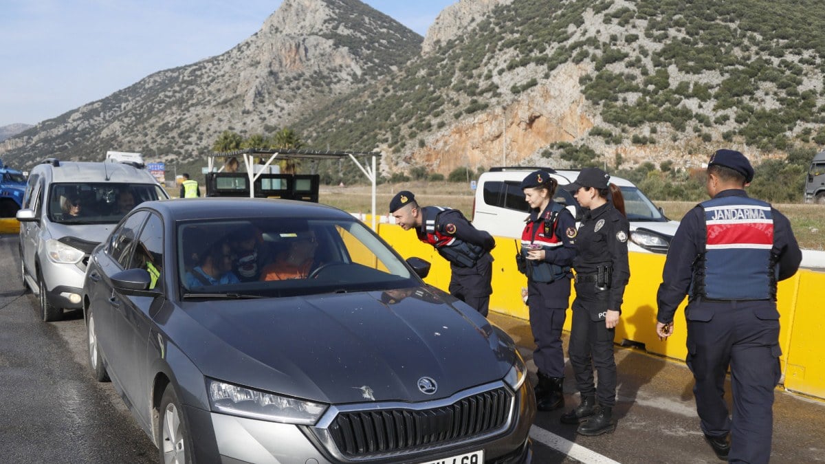 Antalya’da yılbaşı öncesi Cumhuriyet tarihinin en büyük kaçak içki operasyonu