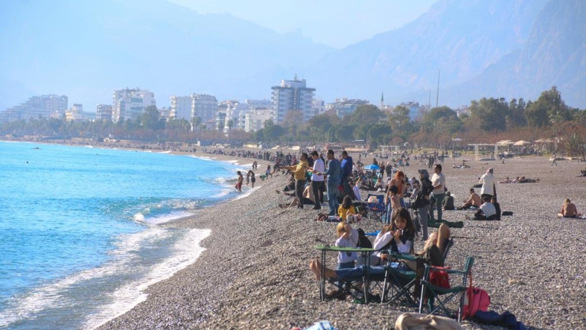 Antalya’ya kış uğramadı! Güneş yüzünü göstermeye devam ediyor…