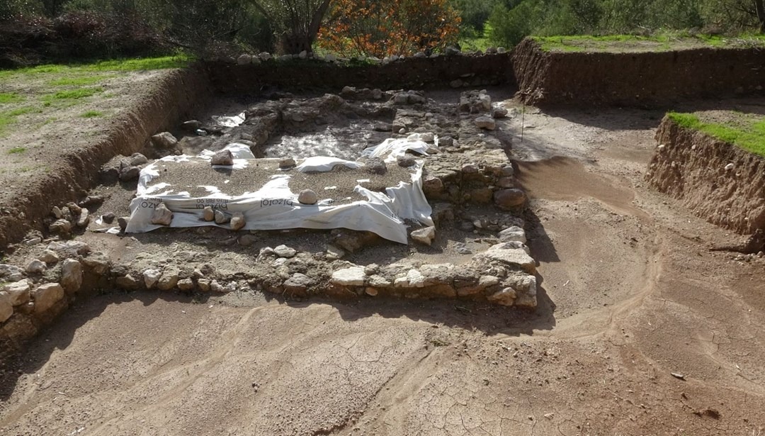 Apollon Smintheus Tapınağı’nda 2 bin yıllık mezar bulundu