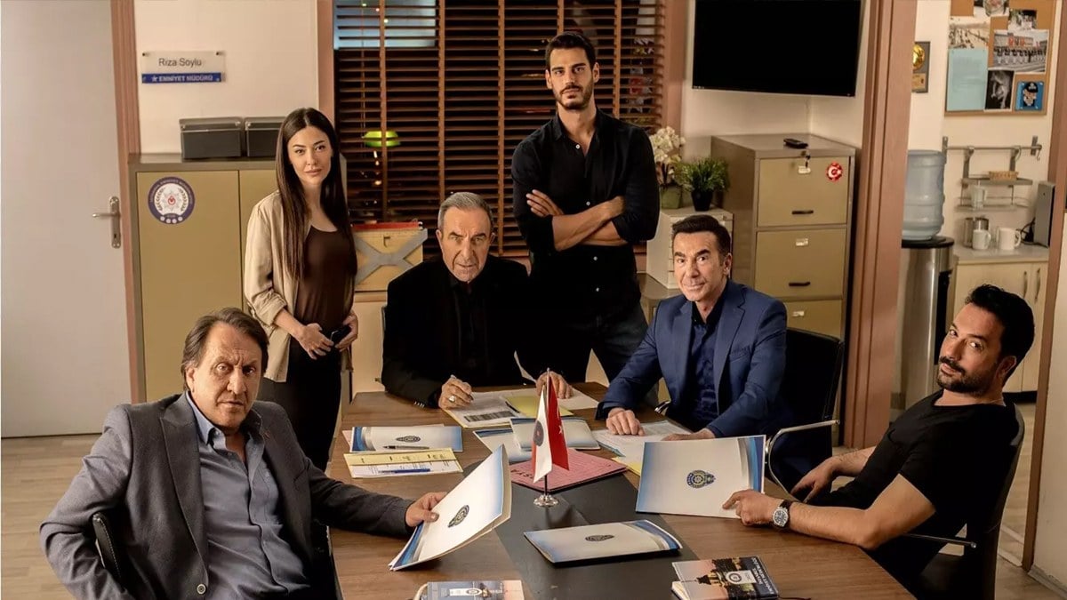 Arka Sokaklar’ın yıldızı hem diziye hem de oyunculuğa veda etti! İşte yeni mesleği…