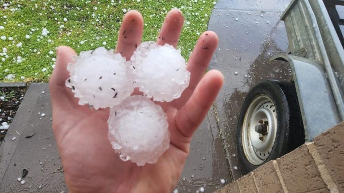 Avustralya’da beyzbol topu büyüklüğünde dolu yağdı: 2 ölü