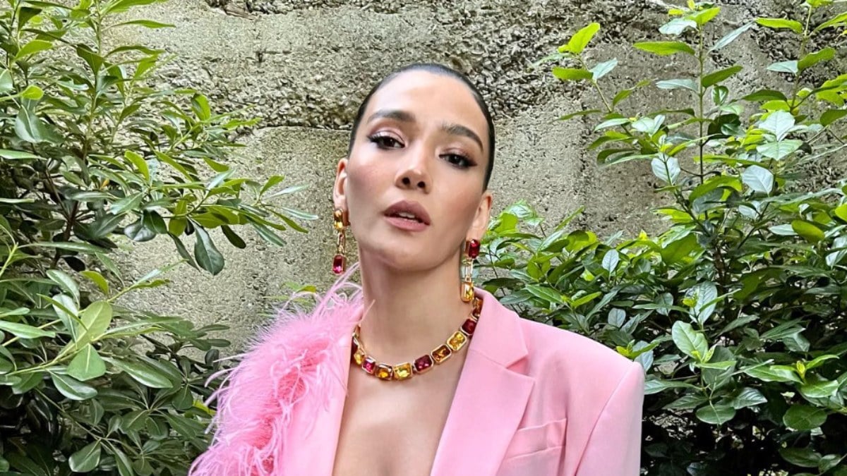 Aybüke Pusat transparan elbisesiyle sosyal medyayı salladı! ‘Tutuştuk’