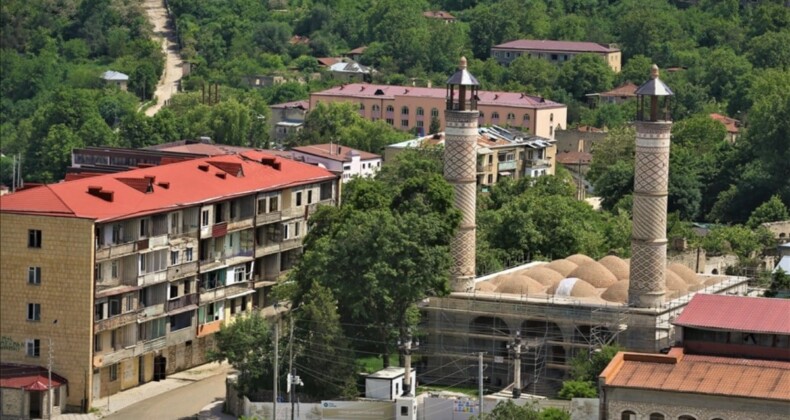 Azerbaycan’da cumhurbaşkanı seçimi: İşgalden kurtarılan Karabağ’da sandık kurulacak