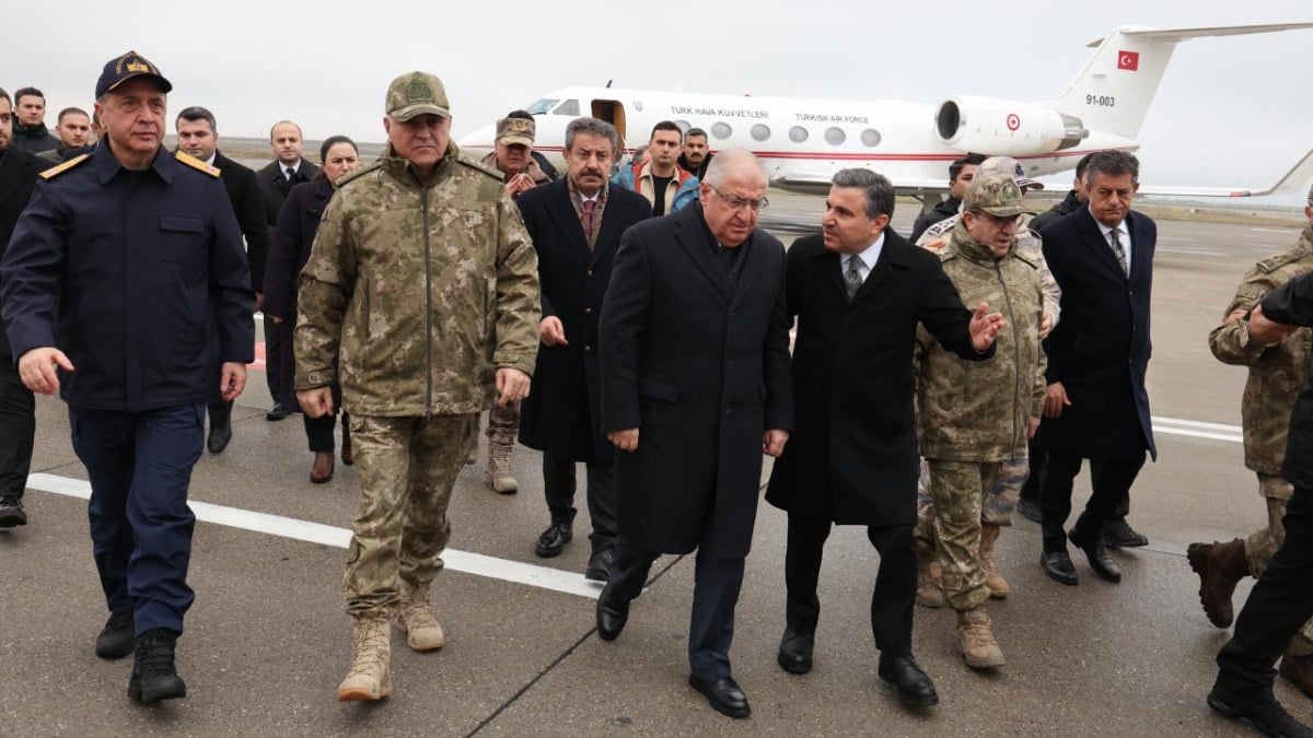 Bakan Güler, Irak sınır hattına gitti!