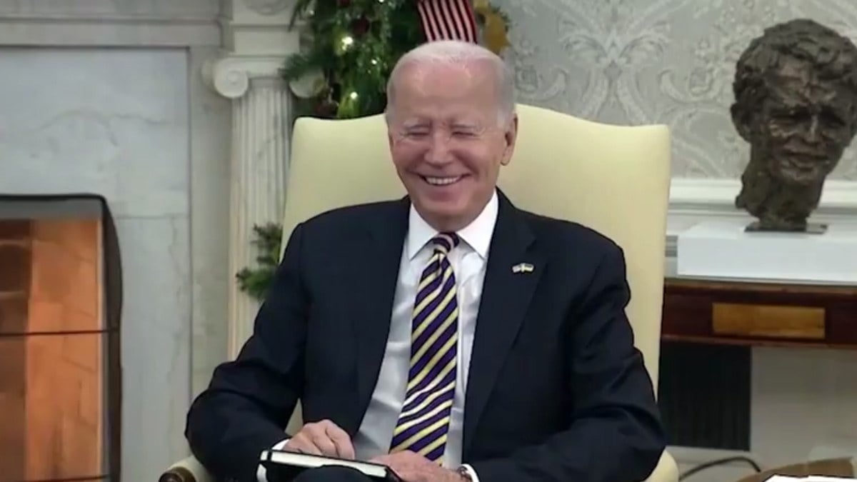 Biden, Ukrayna’nın Rusya’ya karşı kazanmasını isteyip istemediği sorulduğunda güldü