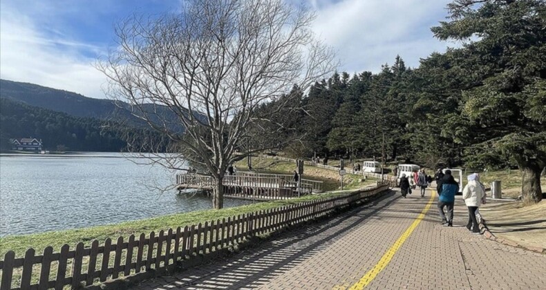 Bolu’da Gölcük Tabiat Parkı hafta sonu yoğunluğu yaşadı