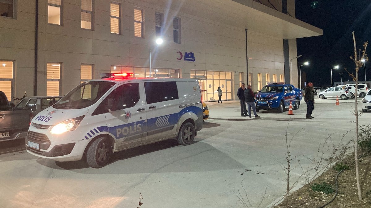 Burdur’da yemek yapan genç yanlışlıkla kendini bıçakladı