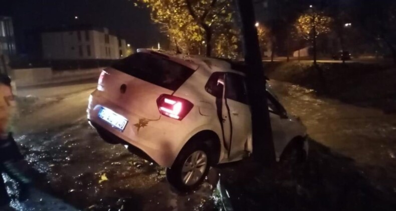 Bursa’da babasının aracını kaçıran 16 yaşındaki çocuk kaza yaptı: 2 yaralı