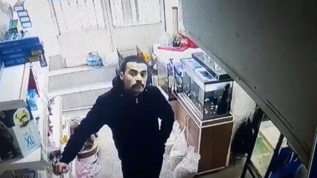 Bursa’da gündüz müşteri gibi geldiği iş yerinden akşam otomobil çaldı