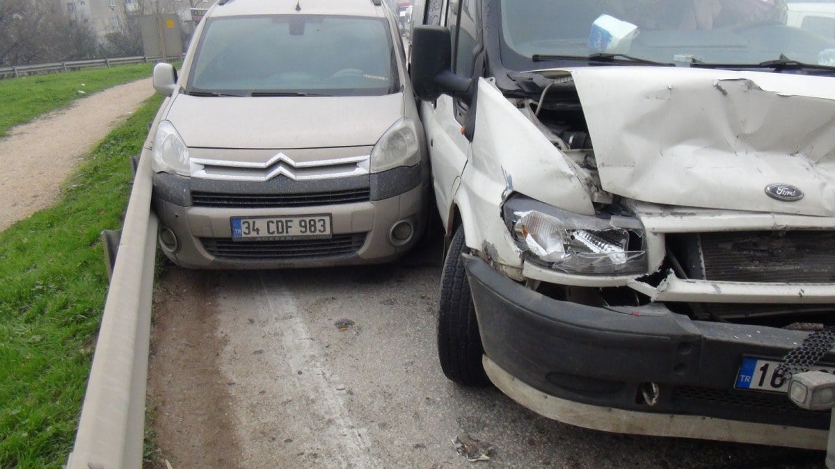 Bursa’da tankerden yağ sızdı: Kayganlaşan yolda 7 araç birbirine girdi