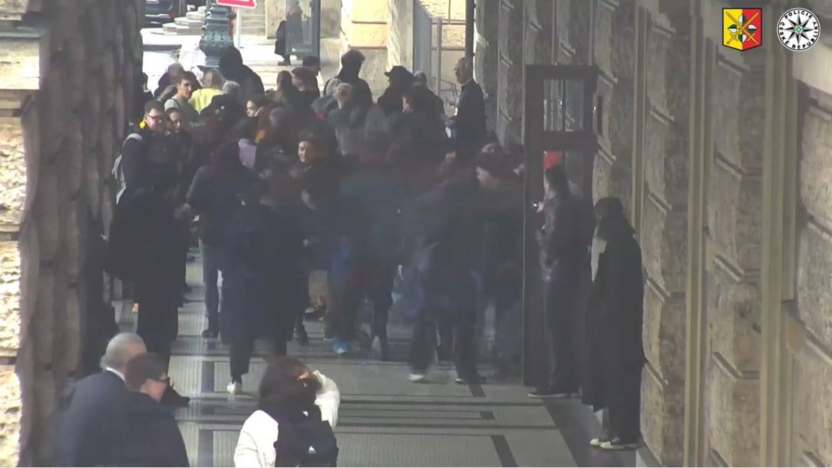 Çekya’da 15 kişiyi öldüren saldırgana düzenlenen operasyonun görüntüleri