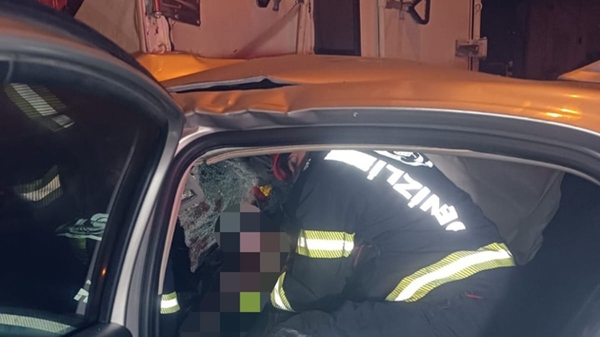 Denizli’de dorseye ok gibi saplanan araç, genç kıza mezar oldu