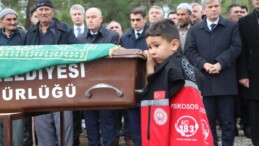 Denizli’de göçük altında kalan işçi toprağa verildi: 4 yaşındaki oğlu tabutun başından ayrılmadı