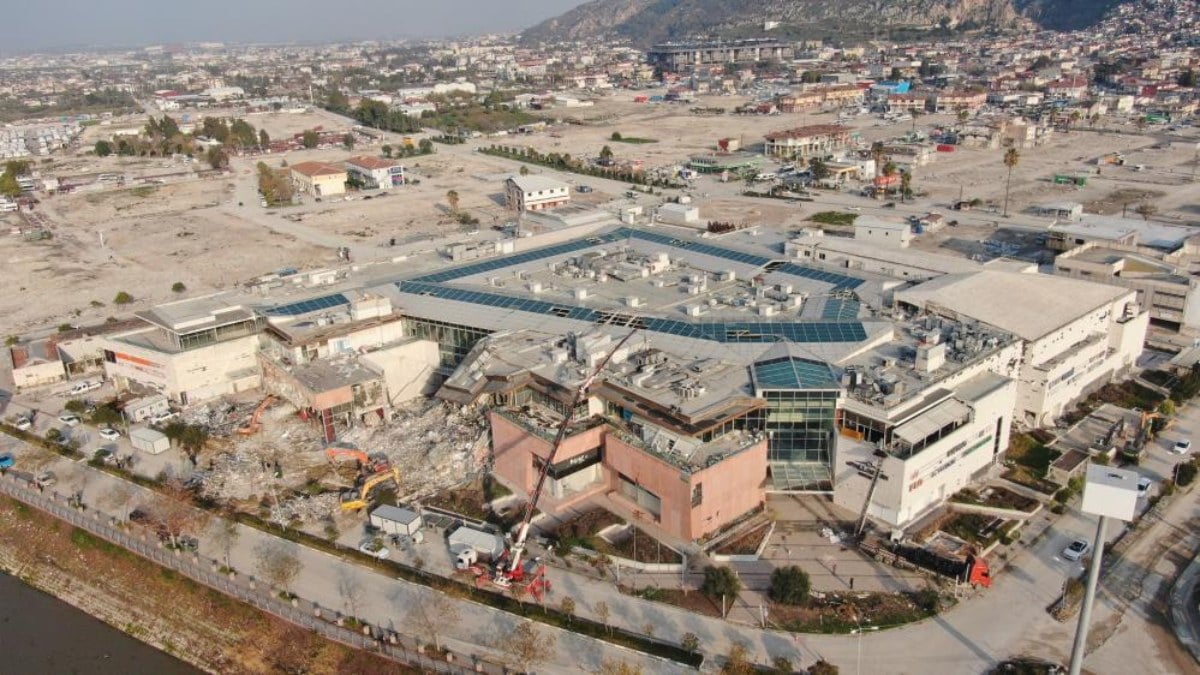 Depremde zarar gördü! Hatay’ın 150 milyon dolarlık yatırımı yıkılıyor