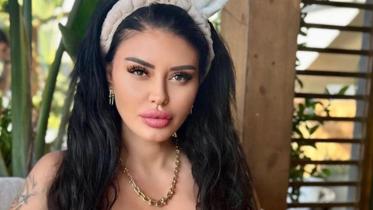 Ebru Polat’ın cüretkar pozlar geldi, takipçileri akın etti “Altını giymeyi unutmuşsun”