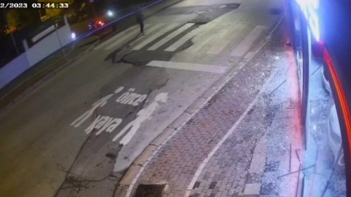 Ece Ronay paylaşmıştı: Kocaeli’de oto galeriye kurşun yağdırdılar