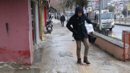 Edirne’de yollar suyla doldu: Vatandaşlar yürümekte zorlandı