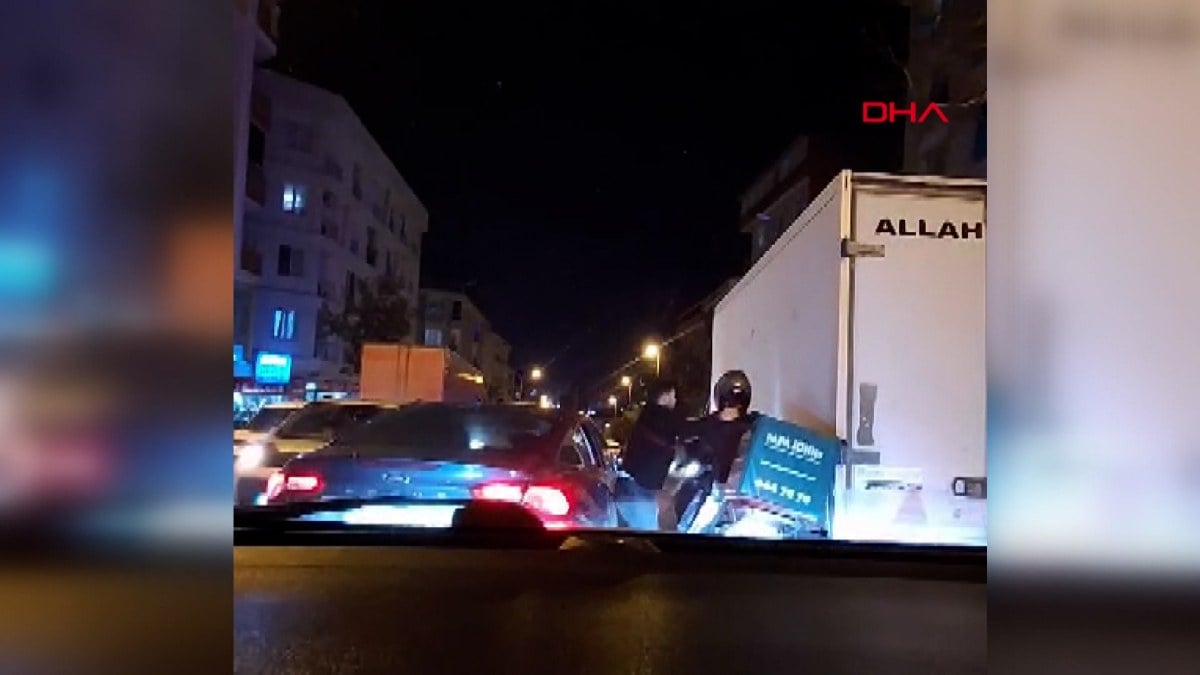 Esenyurt’ta magandalar iş başında! Kuryeyi tekme tokat dövdüler