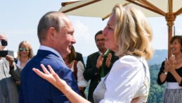 Eski Avusturya Dışişleri Bakanı Kneissl’den Putin’e övgüler: En zeki beyefendi