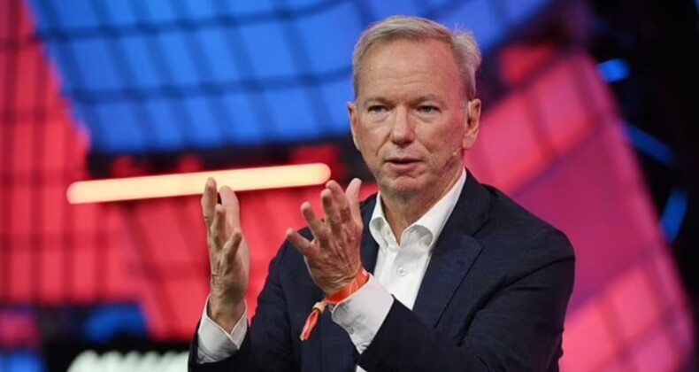 Eski Google CEO’su Eric Schmidt: Yapay zeka 5 yıl içinde insanlığı tehlikeye atabilir