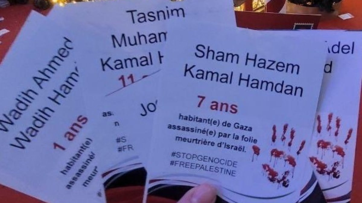 Fransa’da İsrail’in öldürdüğü çocukların adlarının yazılı olduğu broşürler AVM’de dağıtıldı