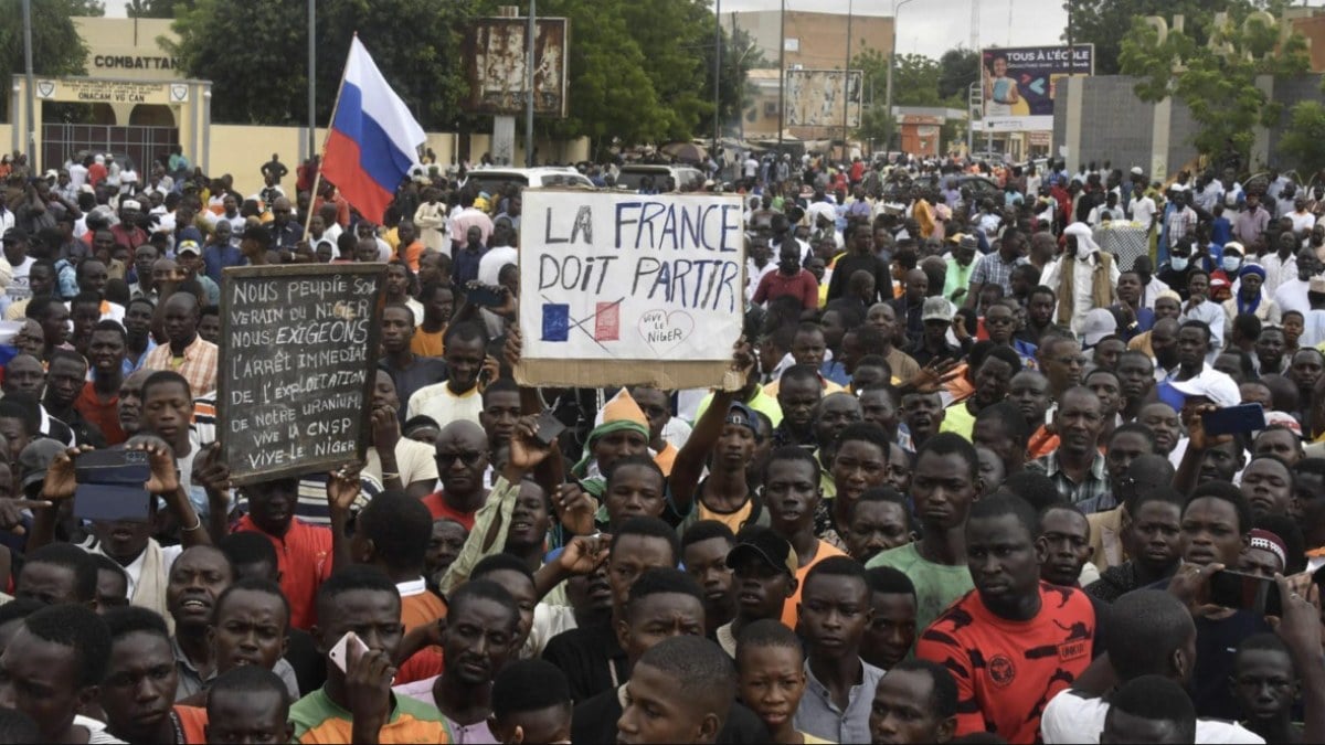 Fransa’nın Afrika’daki varlığına darbe: Fransa, Nijer’deki büyükelçiliğini kapatıyor