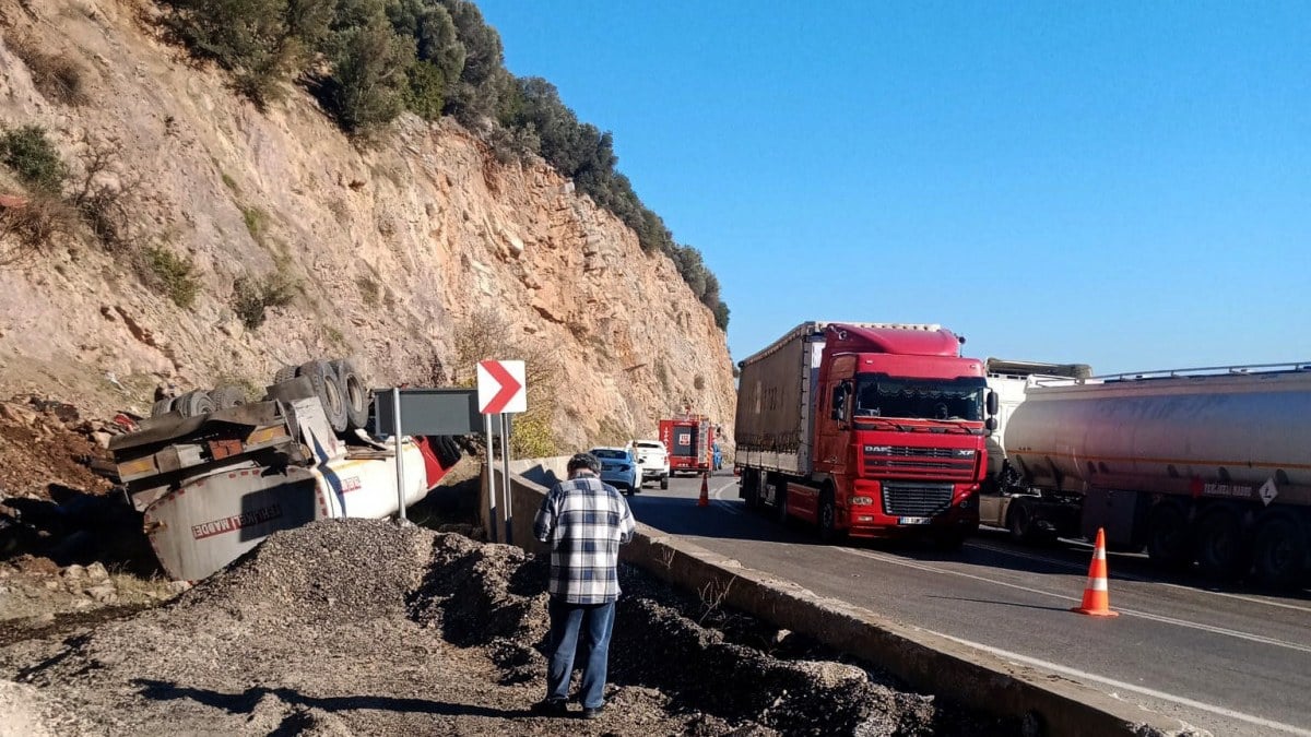 Gaziantep’te şarampole yuvarlanan tanker sürücüsü can verdi