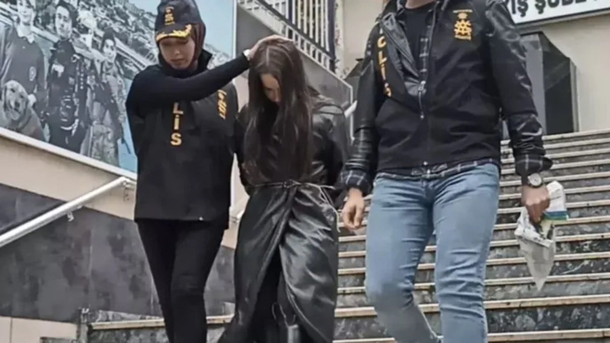 Gizem Bağdaçiçek’e müstehcenlik gözaltısı: Ters kelepçe takıldı