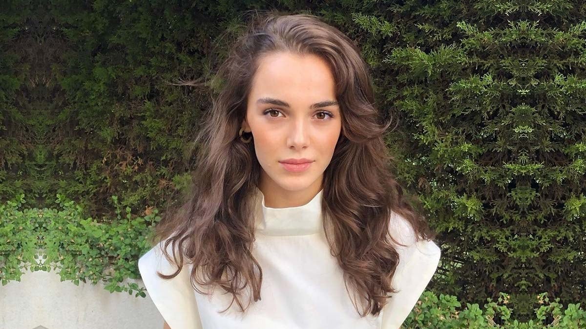 Hafsanur Sancaktutan ceketinin düğmelerini açtı! O pozlar Instagram’ı salladı…