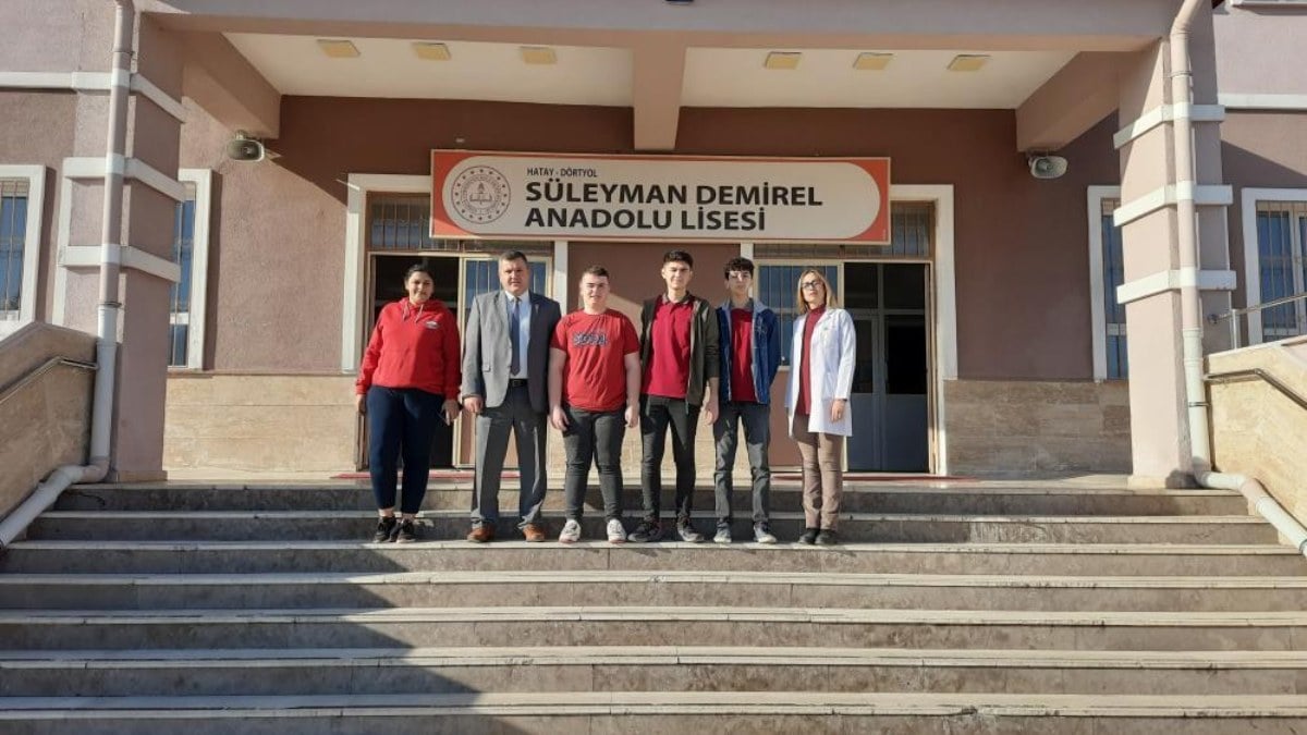 Hatay’da depremzede liseliler robotik kodlamada dünya üçüncüsü oldu